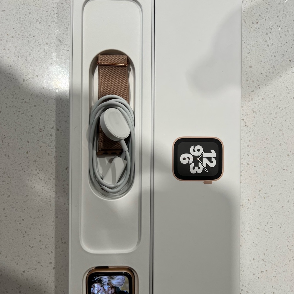 Apple Watch SE - Picture 5 of 6